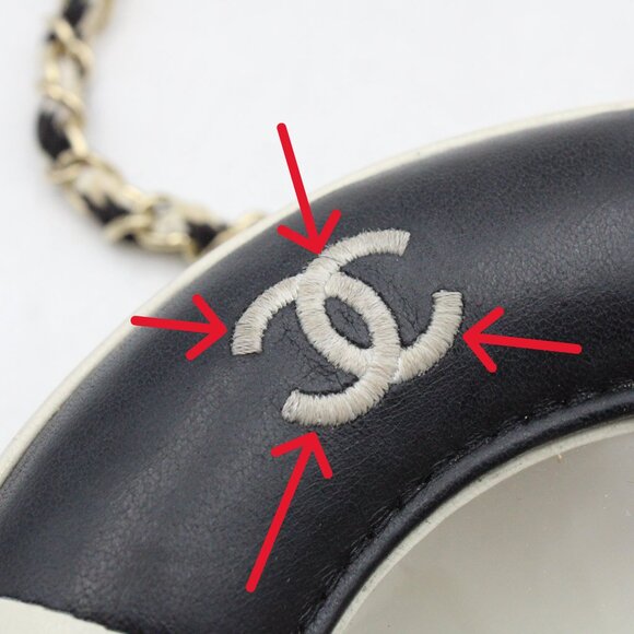 Pre-Owned *RARE, VINTAGE* Chanel La Pausa Lifesaver Crossbody Bag in Black/White - Picture 14 of 15